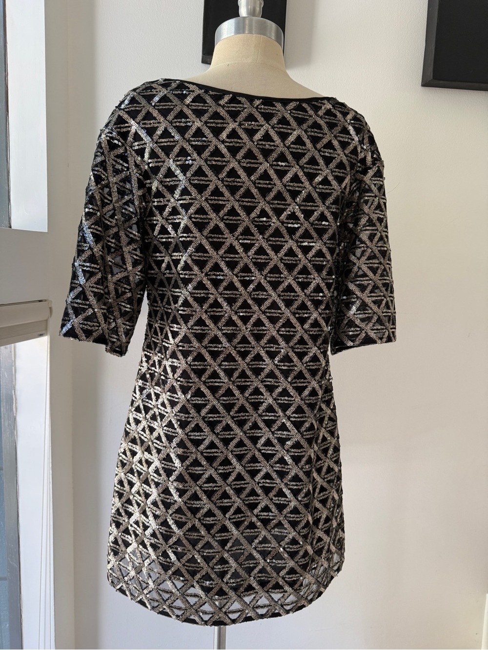 Laundry by Shelli Segal cocktail minidress Silver&Gold Sequin over Blk sz 2 ✨🖤✨
